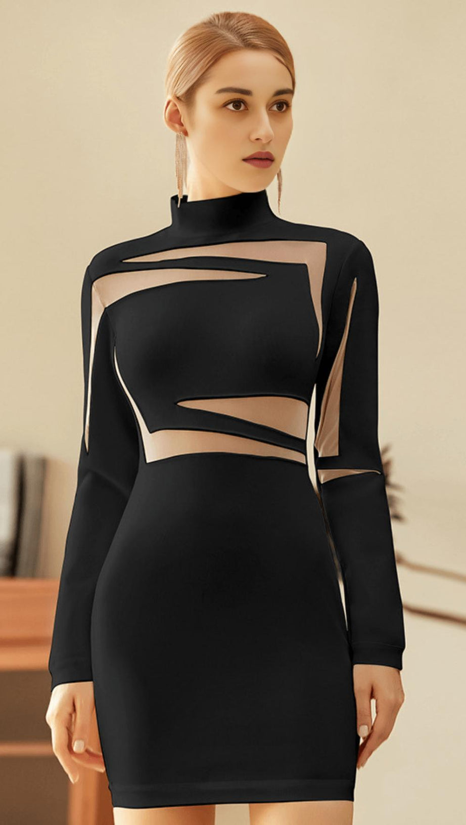 ABITO IN PIZZO CON CUCITURE CAVE.