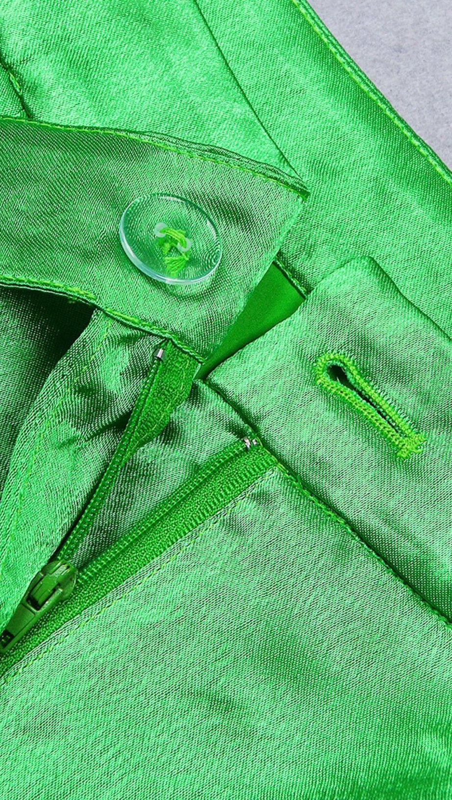 SATIN-BLAZERANZUG IN GRÜN