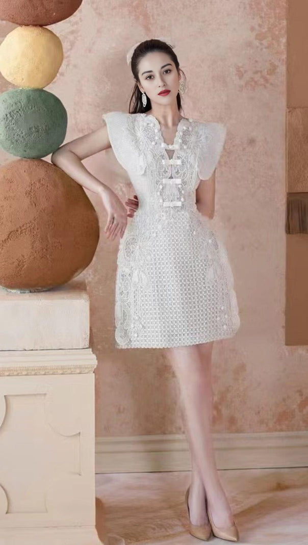 AIIZIE LACE WAIST-TIGHTENING MIDI DRESS IN WHITE - product image