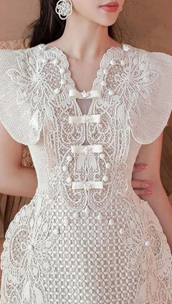 AIIZIE LACE WAIST-TIGHTENING MIDI DRESS IN WHITE - product image