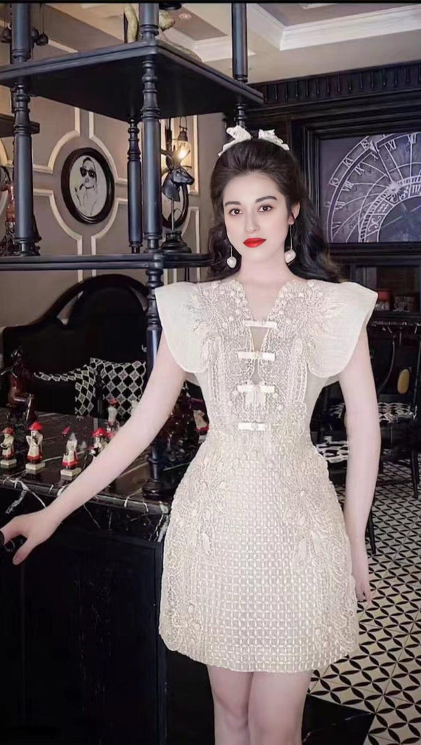 AIIZIE LACE WAIST-TIGHTENING MIDI DRESS IN WHITE - product image