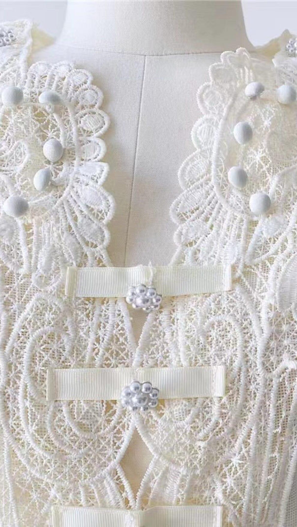 AIIZIE LACE WAIST-TIGHTENING MIDI DRESS IN WHITE - product image