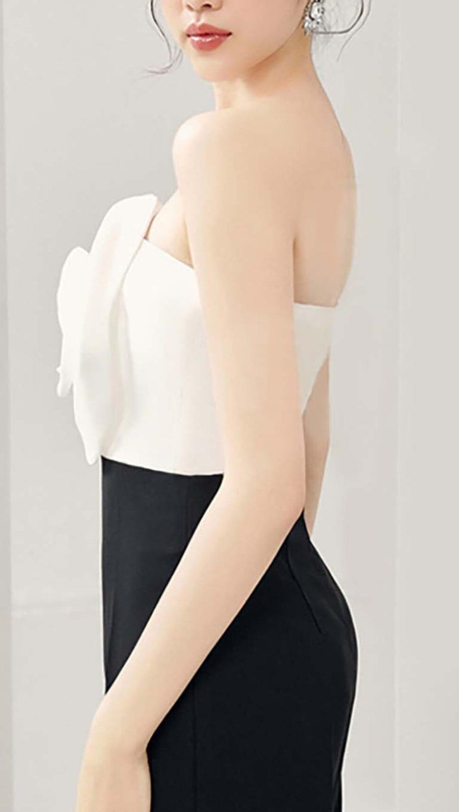 3D FLOWER STITCHING JUMPSUIT IN BLACK