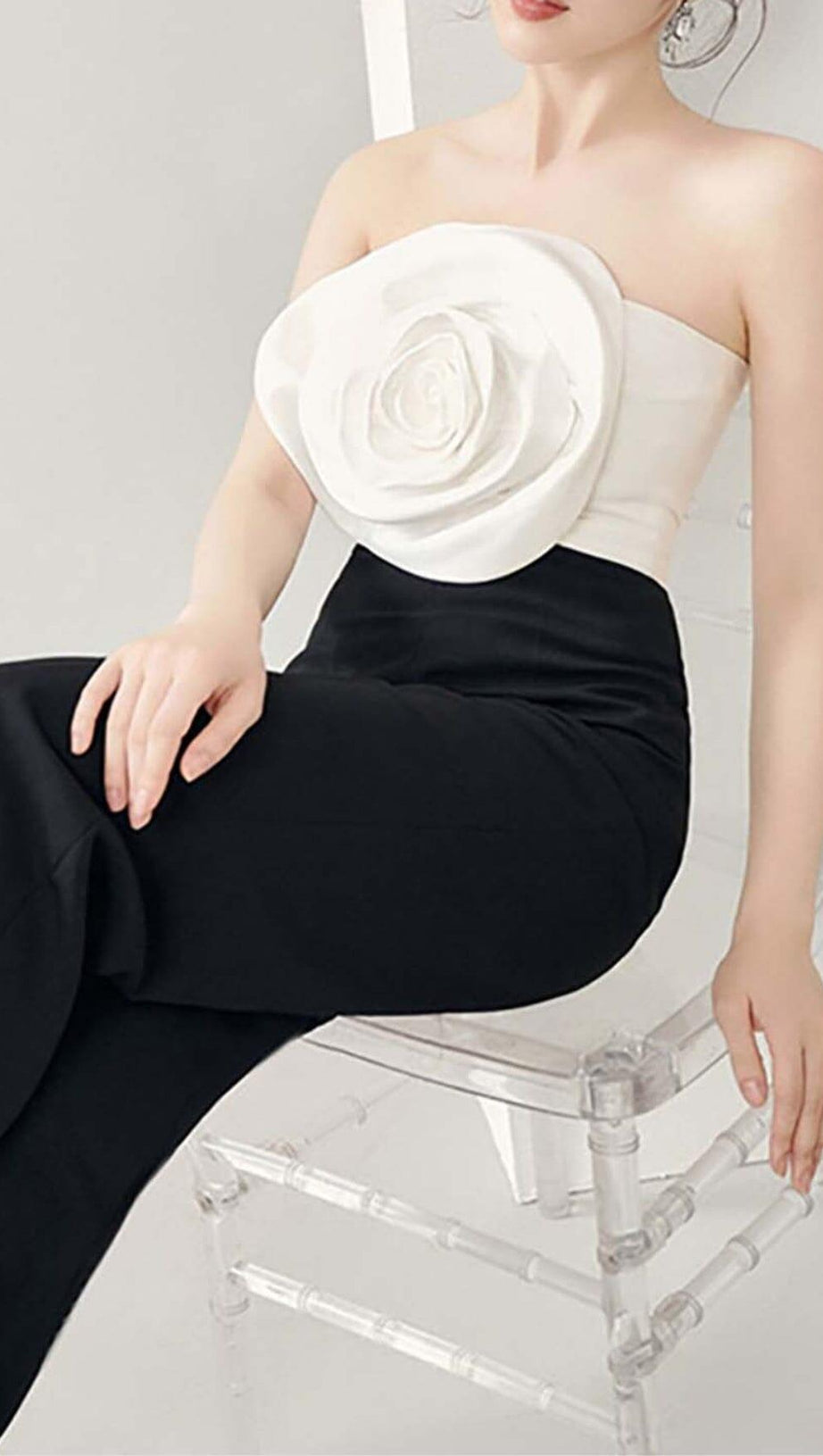 3D FLOWER STITCHING JUMPSUIT IN BLACK