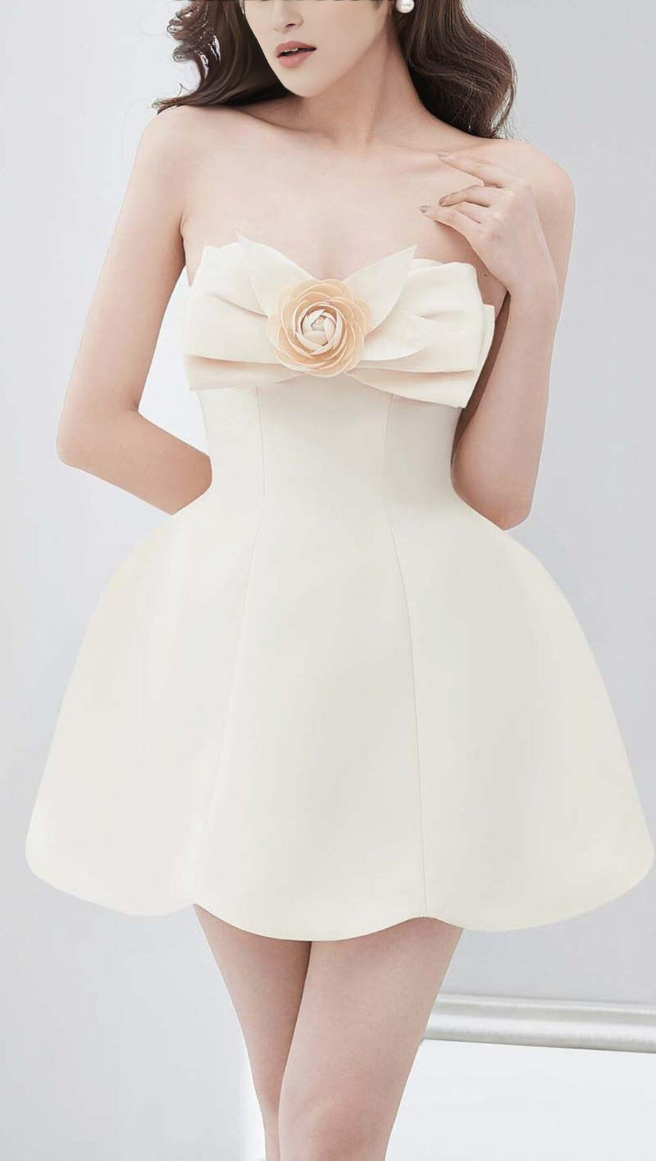 FLOWER STRAPLESS MINI DRESS IN WHITE