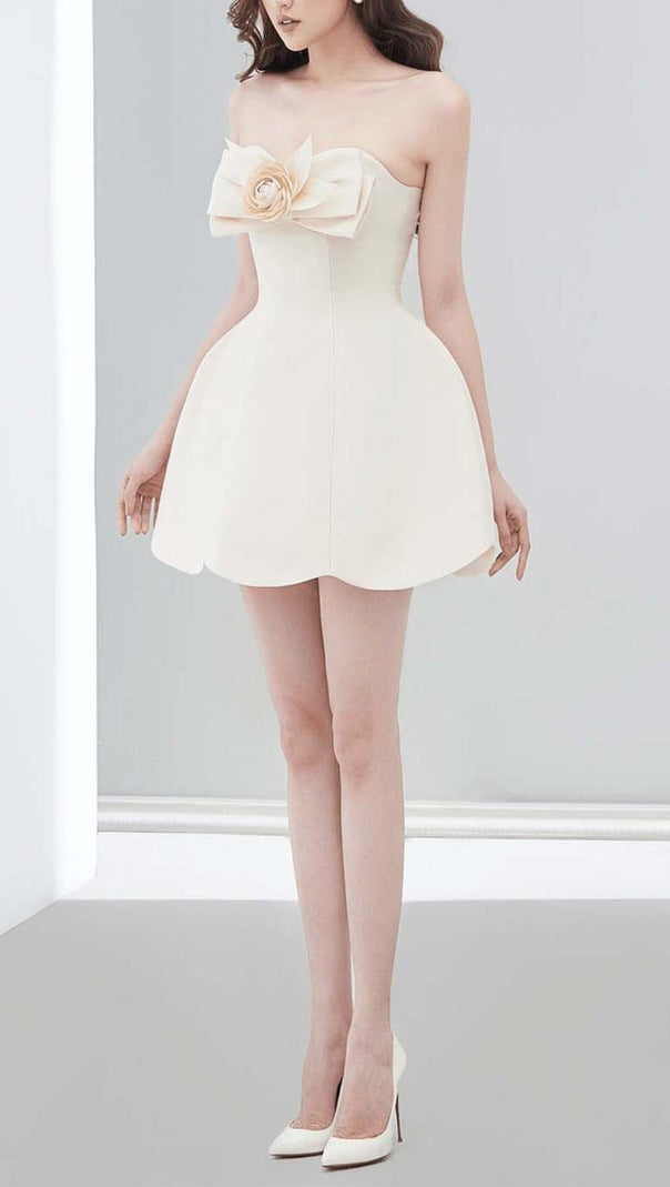 AIIZIE FLOWER STRAPLESS MINI DRESS IN WHITE - product image