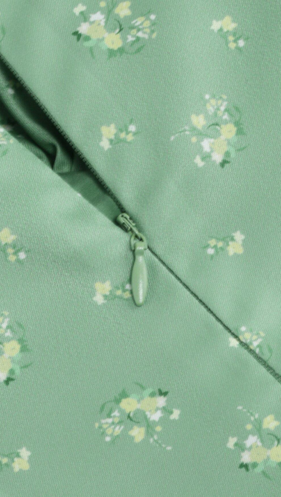 ABITO MIDI VINTAGE CON MANICHE A SBUFFO E FIORI IN VERDE