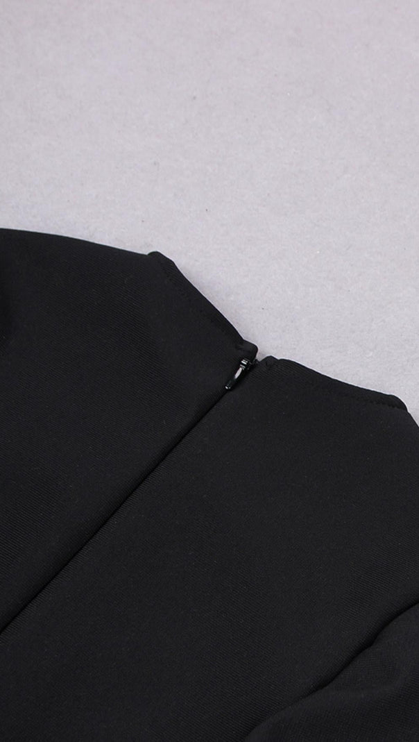 MINI ABITO A MANICHE LUNGHE CON BENDAGGI DECORATI IN NERO