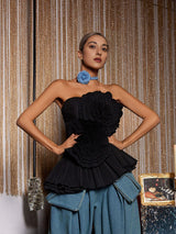 STRAPLESS FLOWER PLEATED TOP IN BLACK