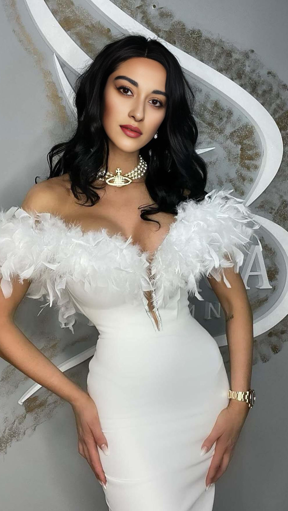 ABITO MIDI CON SCOLLO A V E PIUME