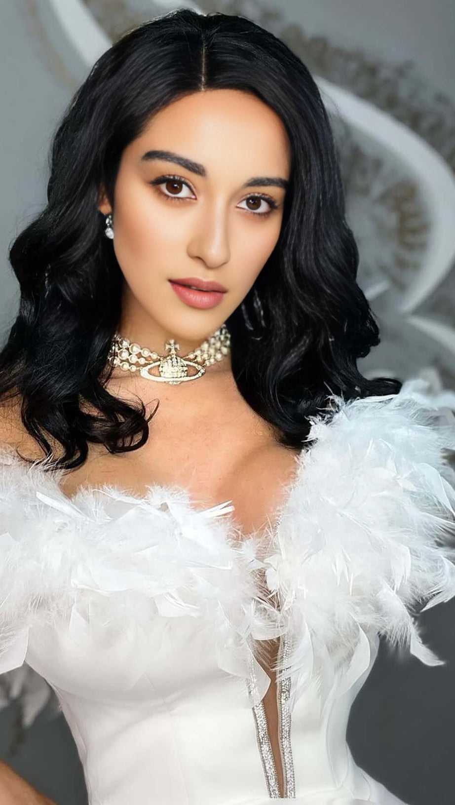 ABITO MIDI CON SCOLLO A V E PIUME