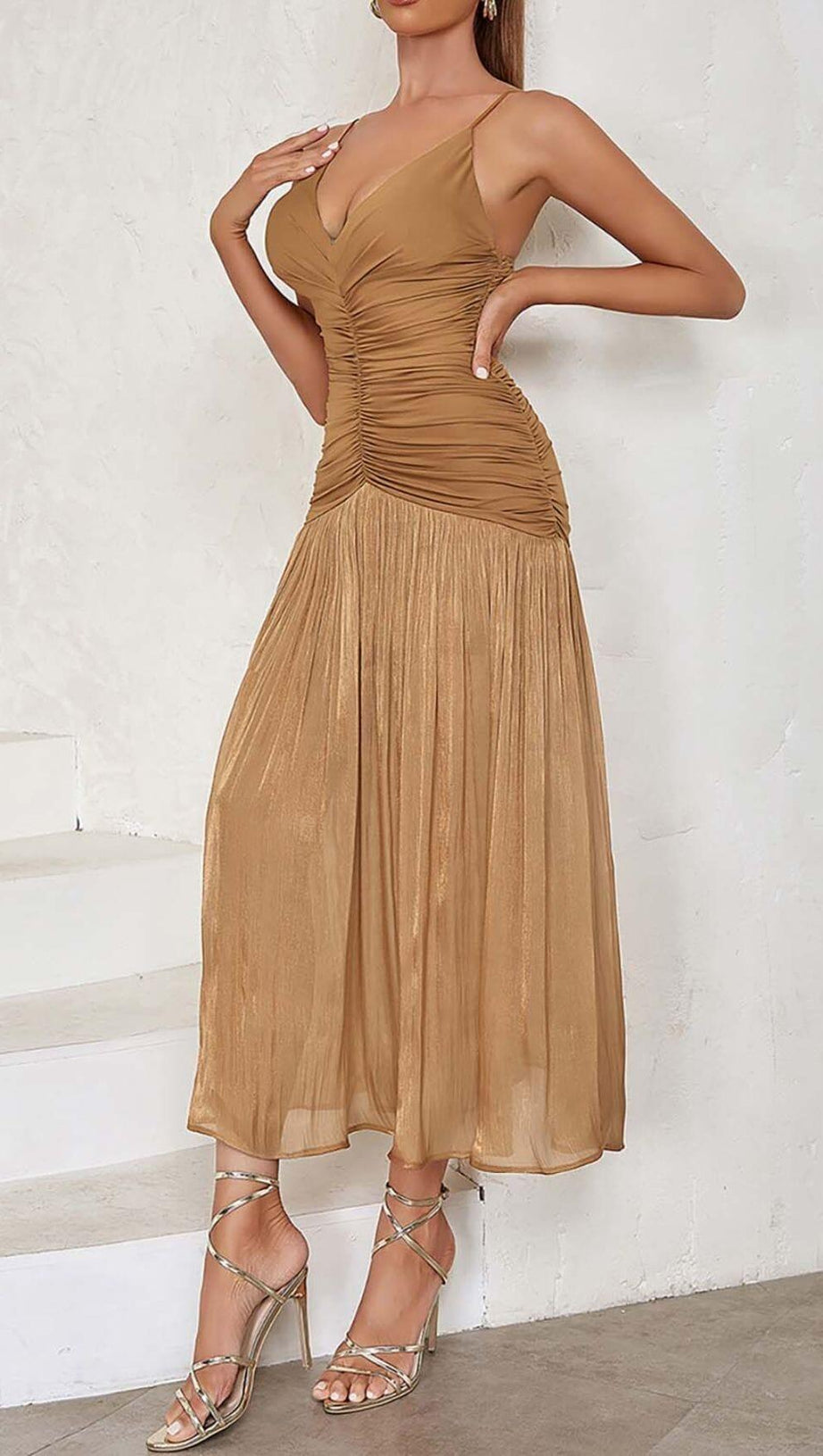 ABITO MIDI CON SPALLINE PLISSETTATE MARRONE