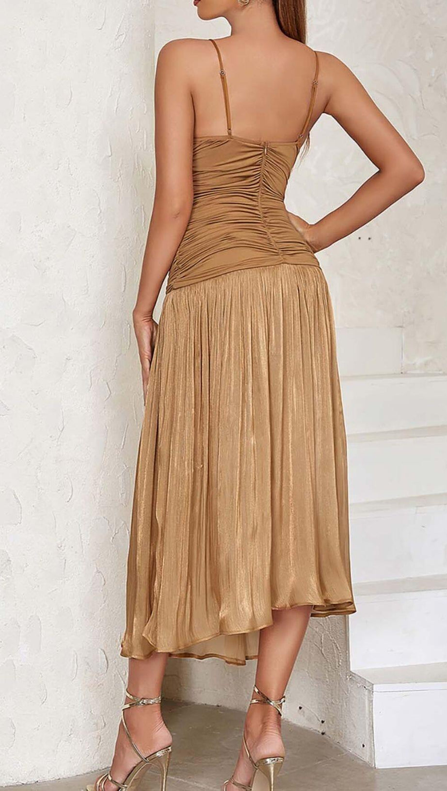 ABITO MIDI CON SPALLINE PLISSETTATE MARRONE