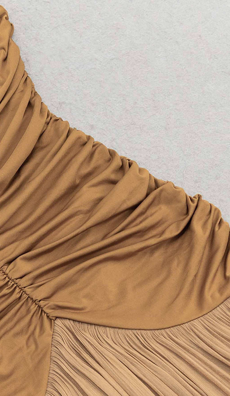 PLEATED STRAPPY MIDI DRESS IN BROWN