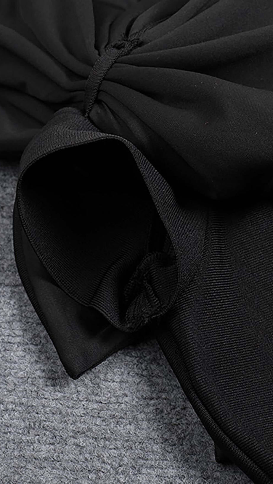 ABITO MIDI CON BENDAGGI E FIOCCO NERO