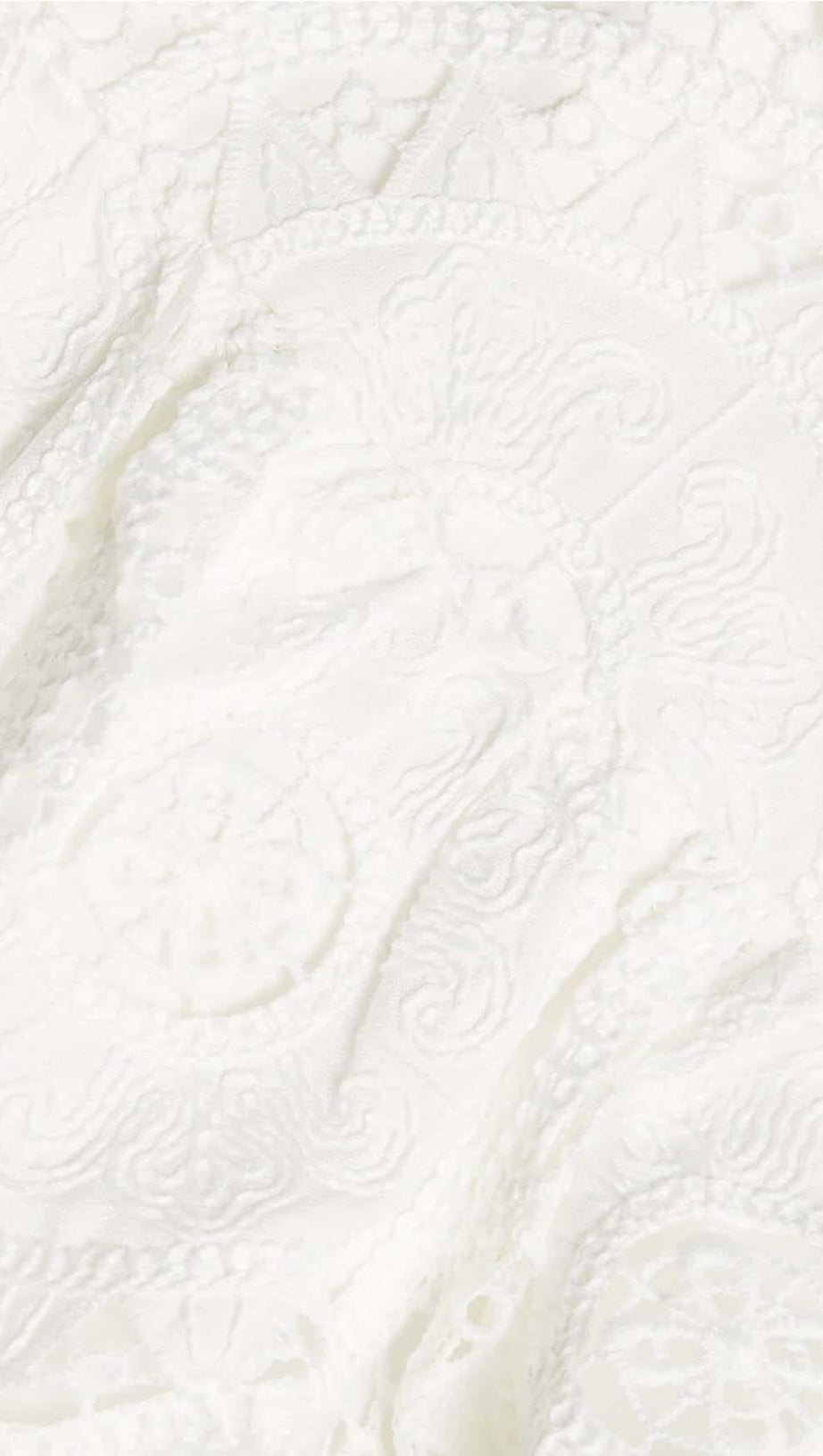 MIDIKLEID AUS STUFENSPITZE MIT ÖSEN IN WEISS