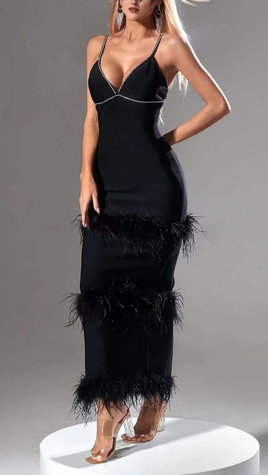 ABITO MIDI CON PIUME A FALDE E STRASS IN NERO