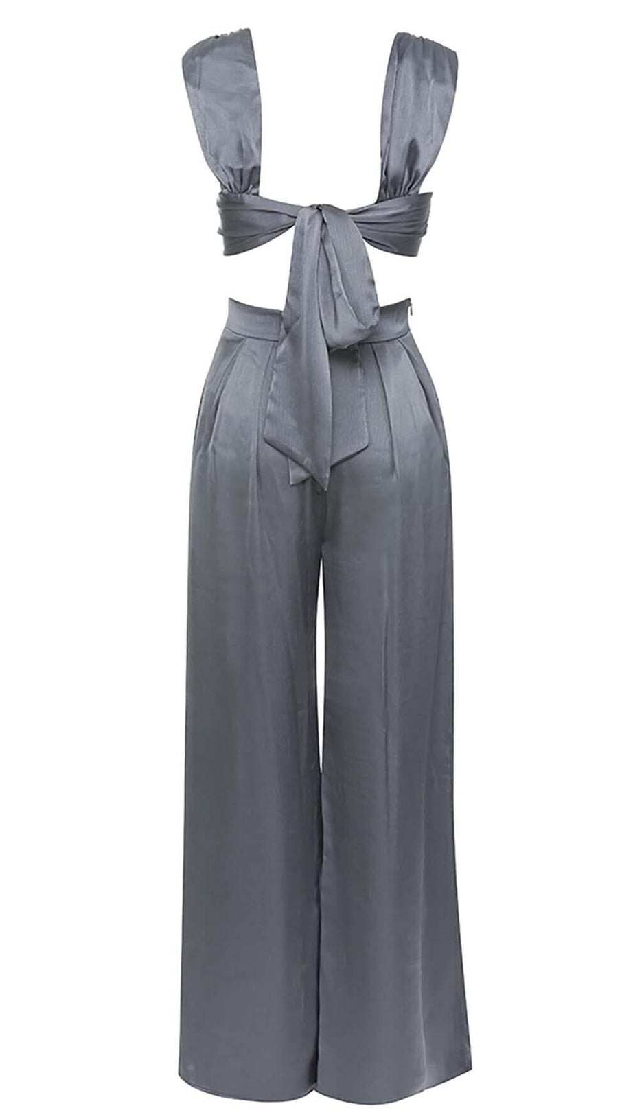 Zweiteiliger Anzug aus Satin mit tiefem Ausschnitt in Grau