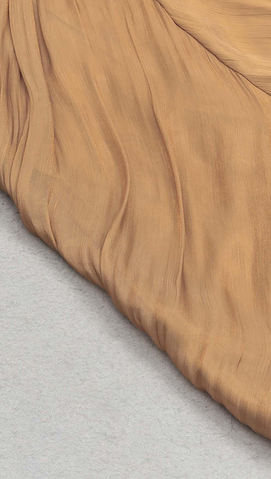 Gerafftes Träger-Midikleid in Braun