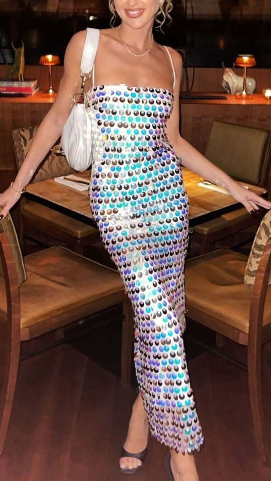 ABITO MIDI SENZA MANICHE CON PAILLETTES BLU