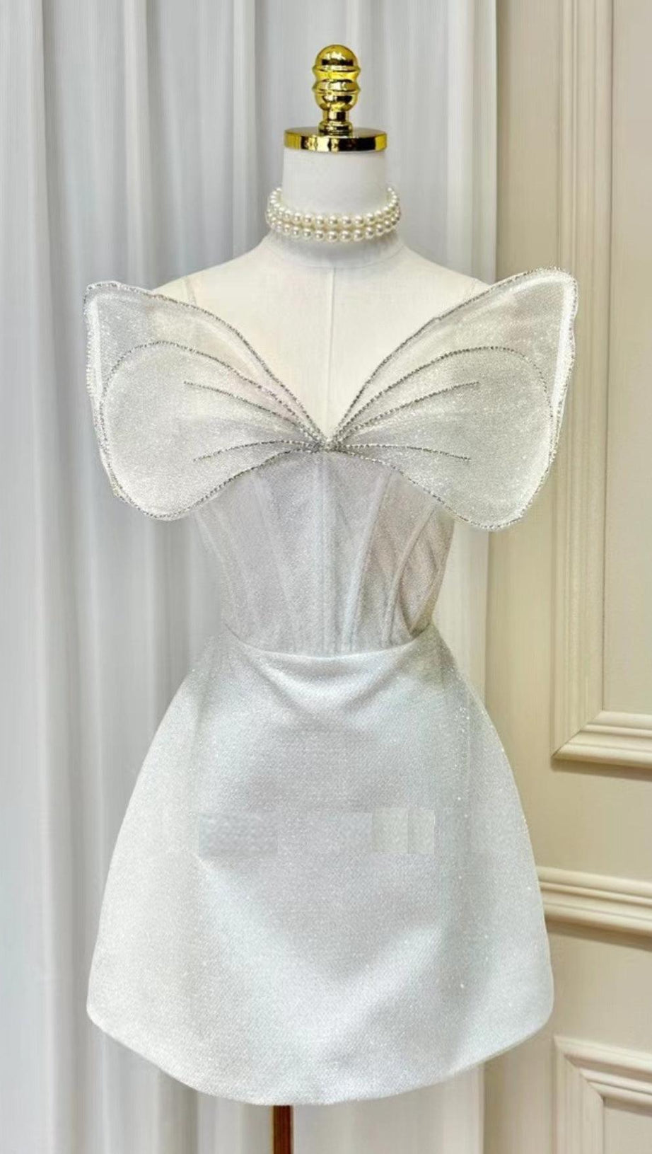 BOW STRAPLESS MINI DRESS IN WHITE