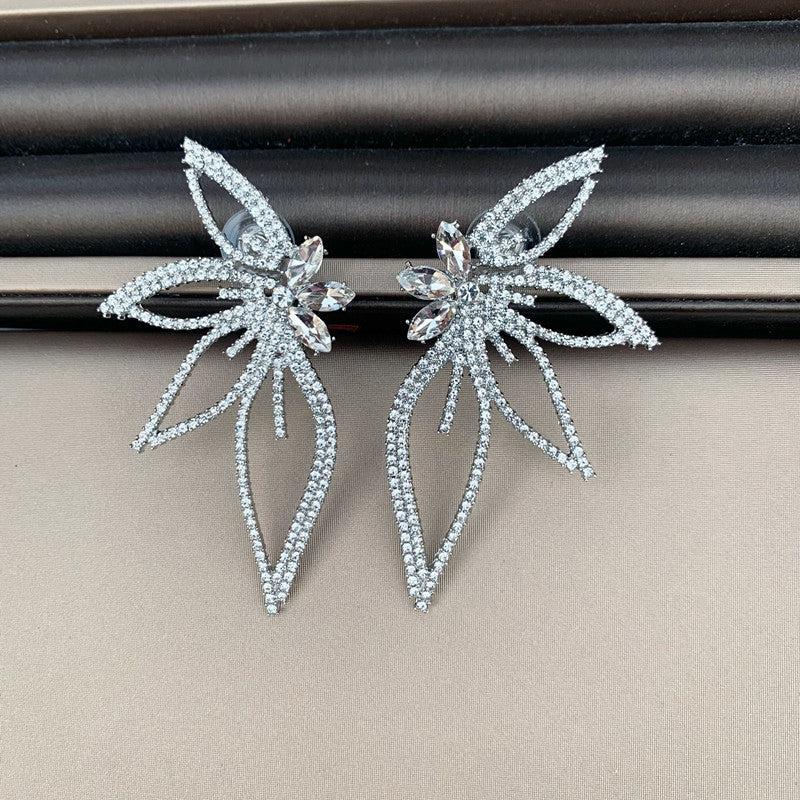 CRYSTAL FLOWER EARRINGS IN SILVER