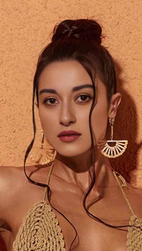 WOOD CUTOUT SCALLOPED EARRINGS