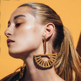 WOOD CUTOUT SCALLOPED EARRINGS