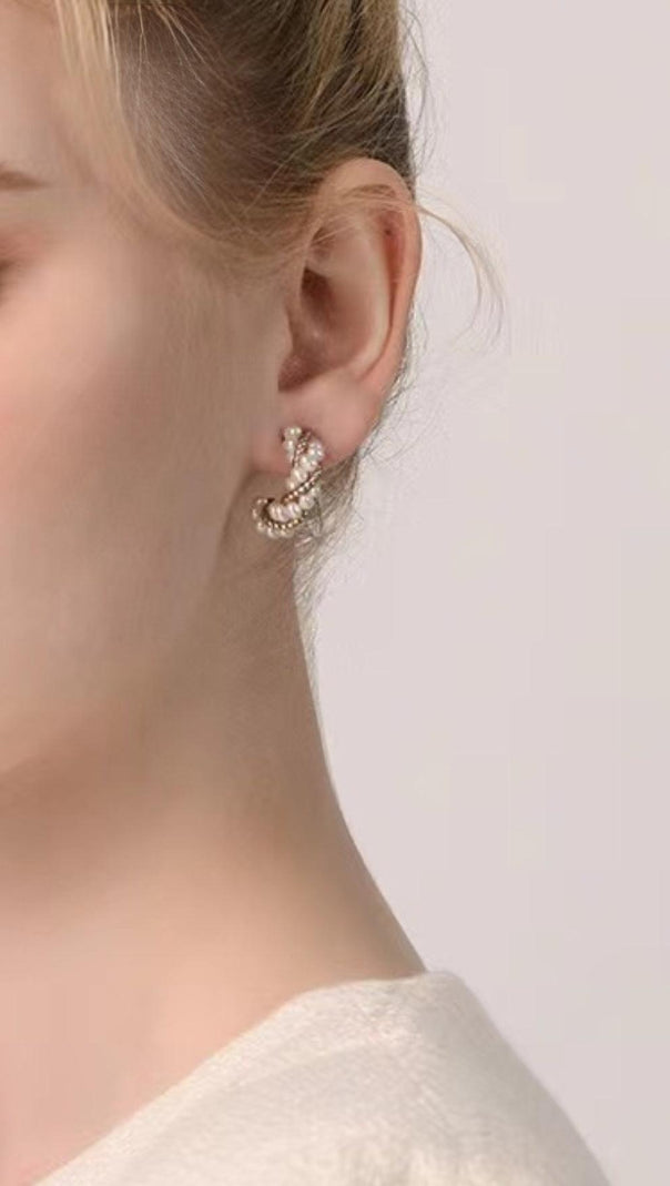 AIIZIE LIGHT LUXURY C-SHAPED PEARL EARRINGS - product image