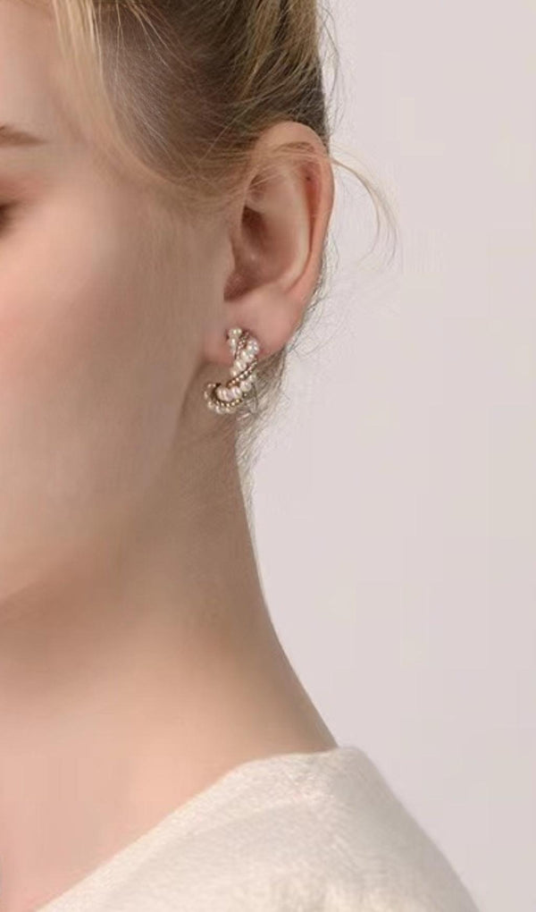 LIGHT LUXURY C-SHAPED PEARL EARRINGS