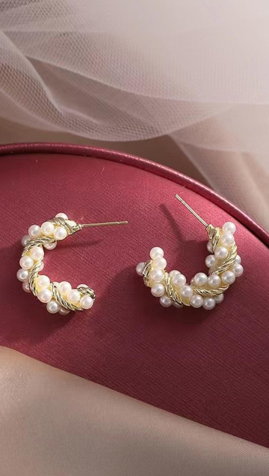 LEICHTE LUXUS-PERLENOHRRINGE IN C-FORM