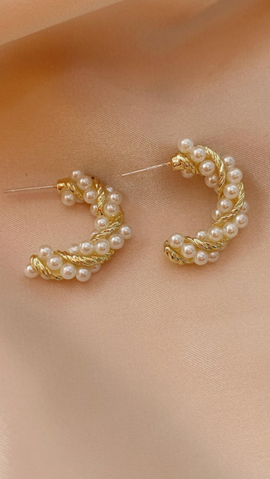 LEICHTE LUXUS-PERLENOHRRINGE IN C-FORM