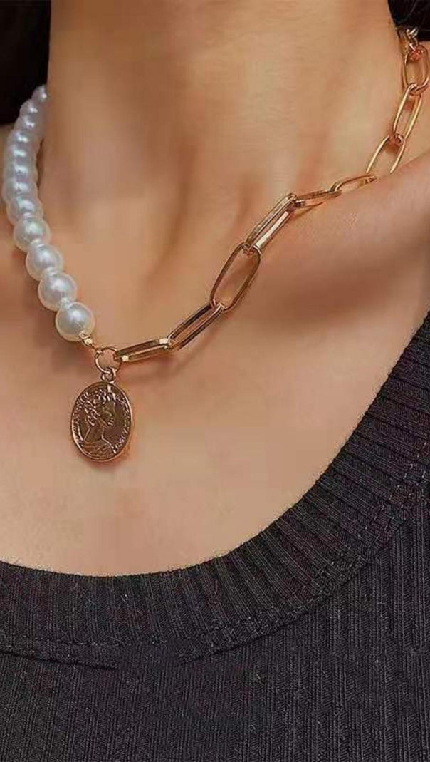 AIIZIE GOLD PEARL NECKLACE - product image