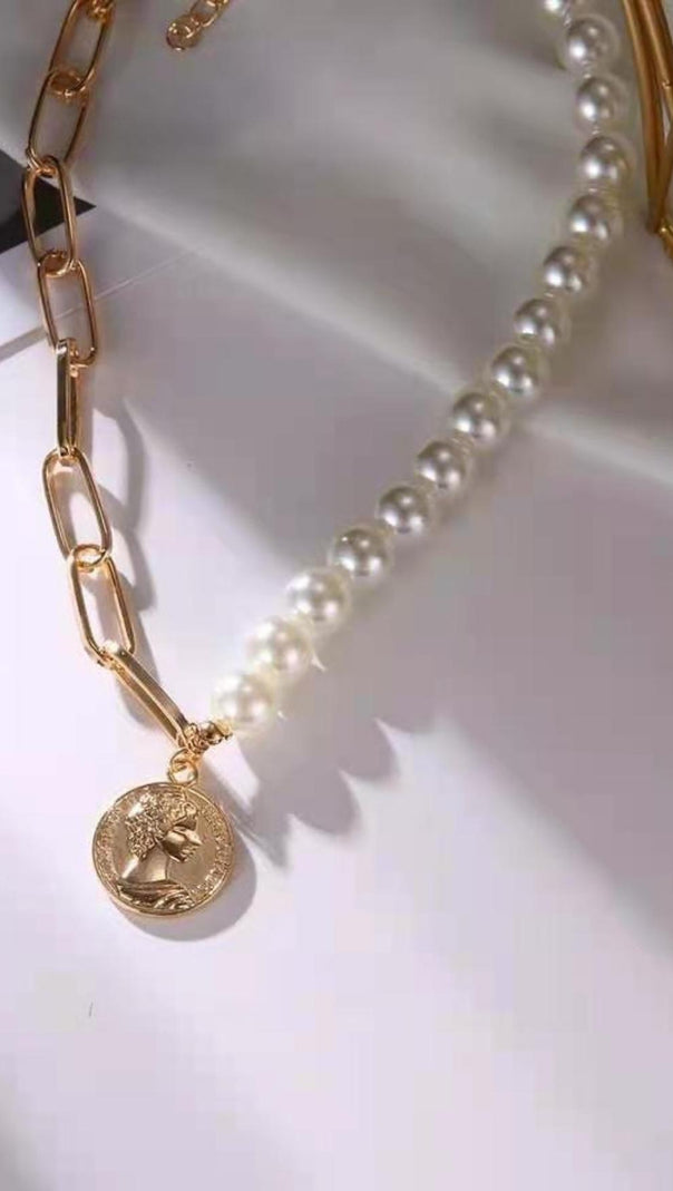 AIIZIE GOLD PEARL NECKLACE - product image