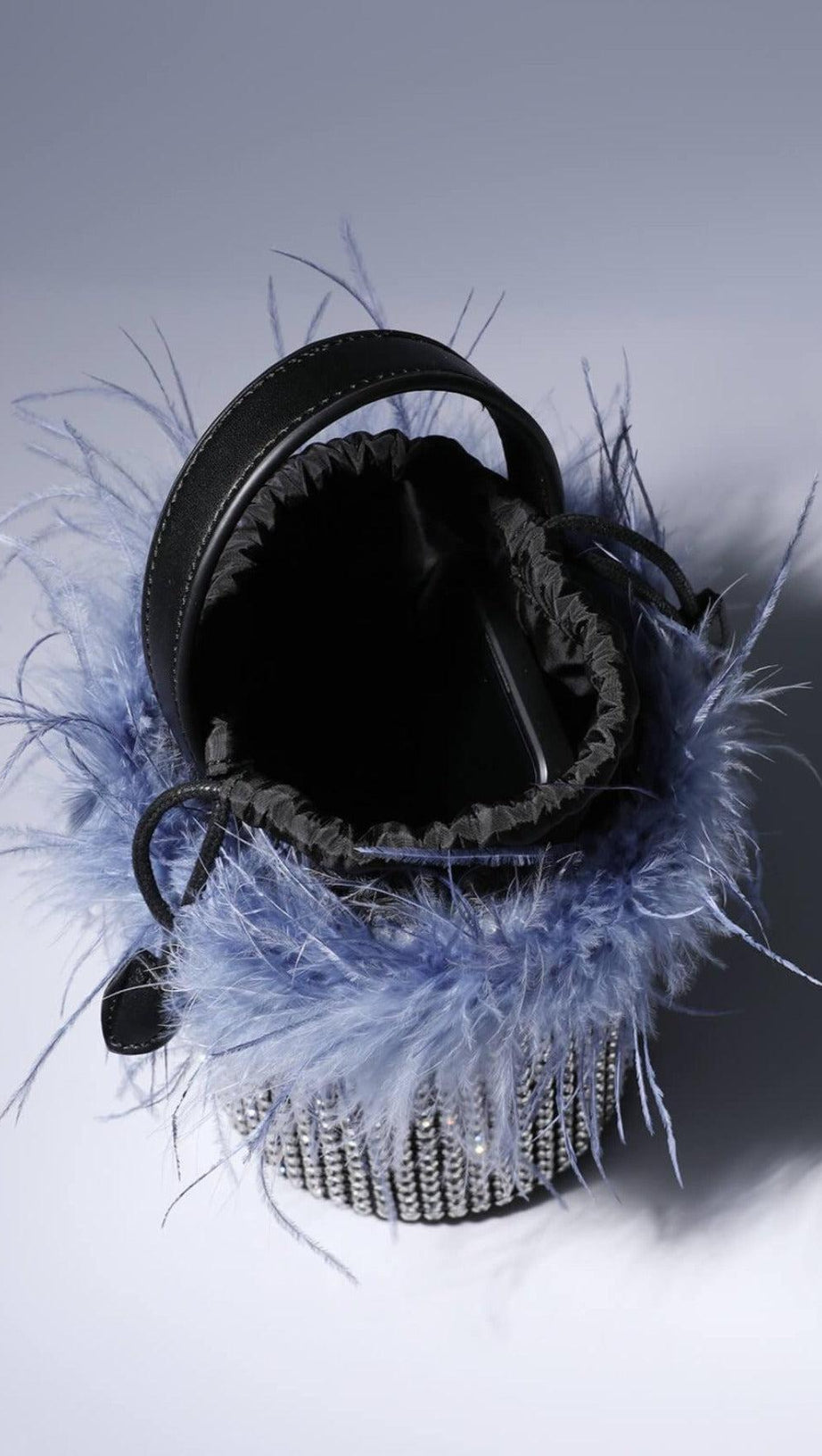 BORSA A SECCHIELLO CON STRASS E PIUME BLU