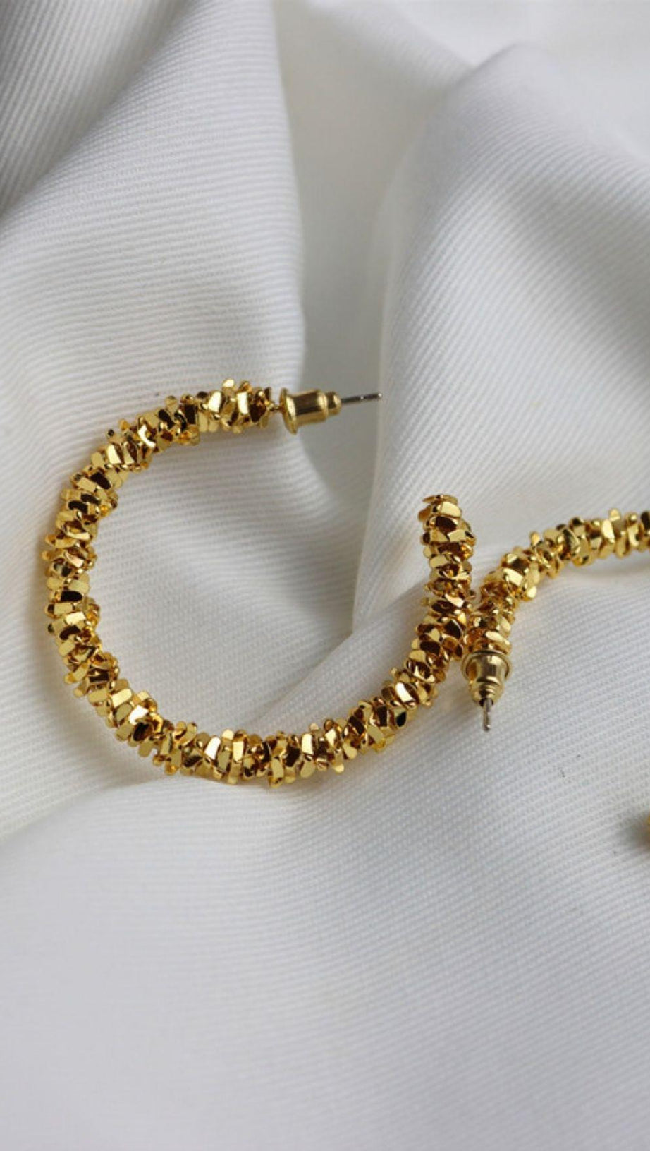 18K GOLD MENTAL FACET HOOP EARRINGS