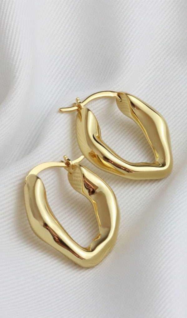 18K GOLD IRREGULAR SHAPED HOOP EARRINGS