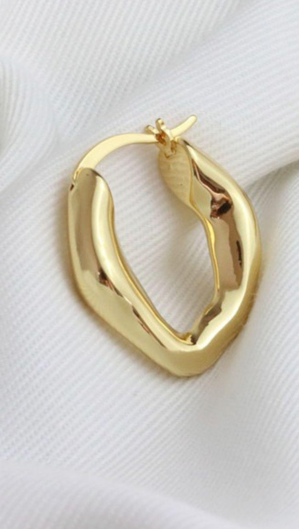 AIIZIE 18K GOLD IRREGULAR SHAPED HOOP EARRINGS - product image