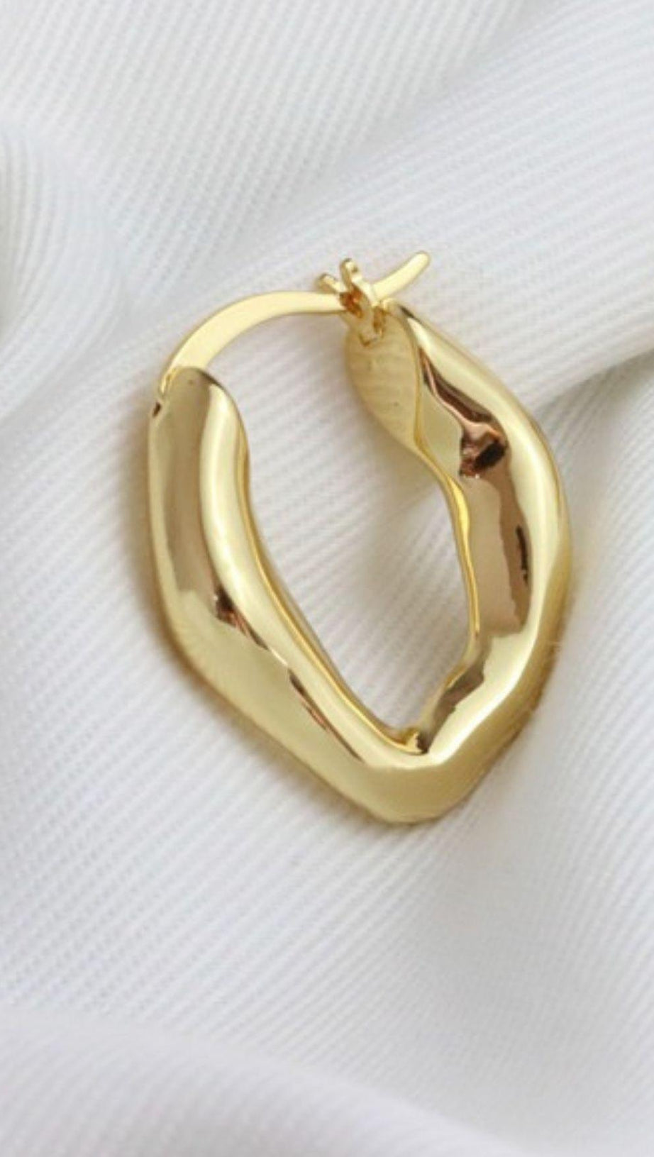 18K GOLD IRREGULAR SHAPED HOOP EARRINGS