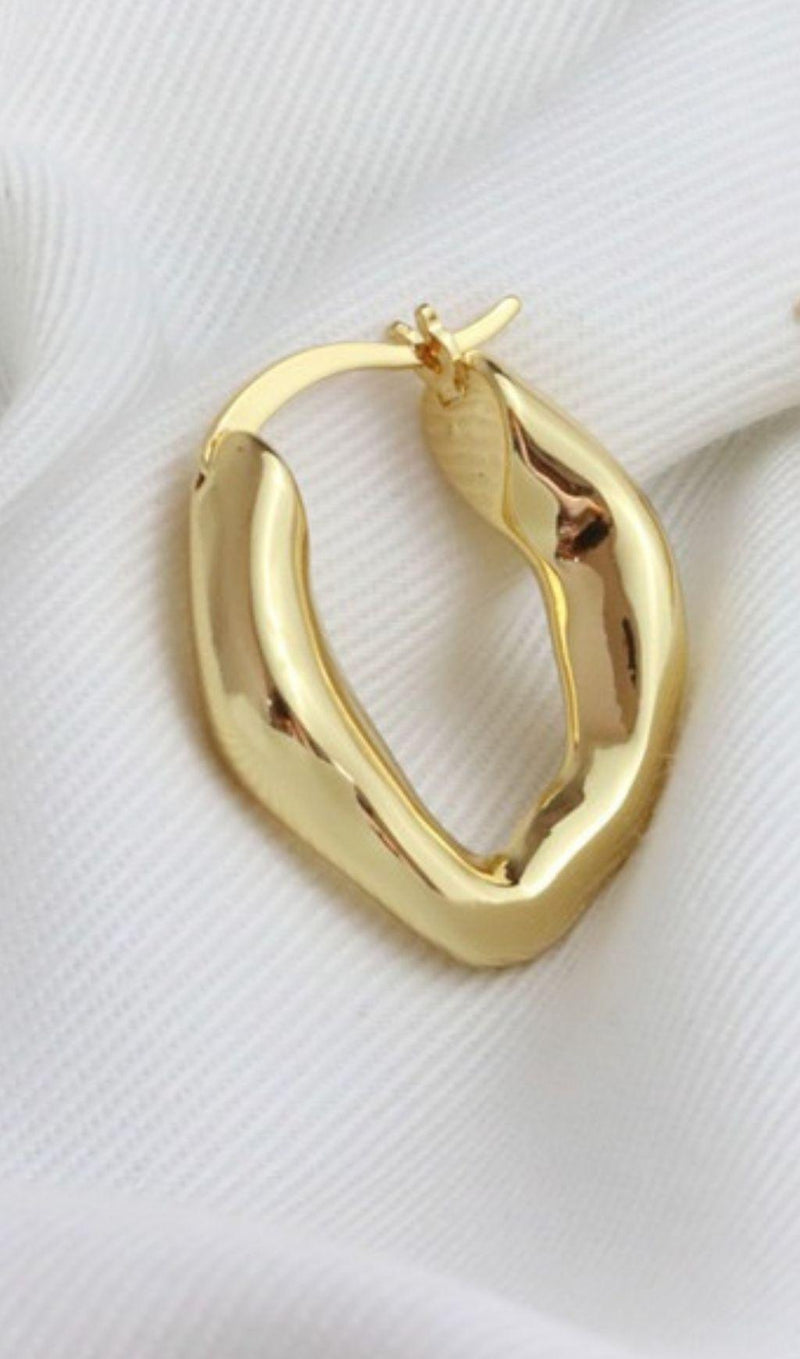 18K GOLD IRREGULAR SHAPED HOOP EARRINGS