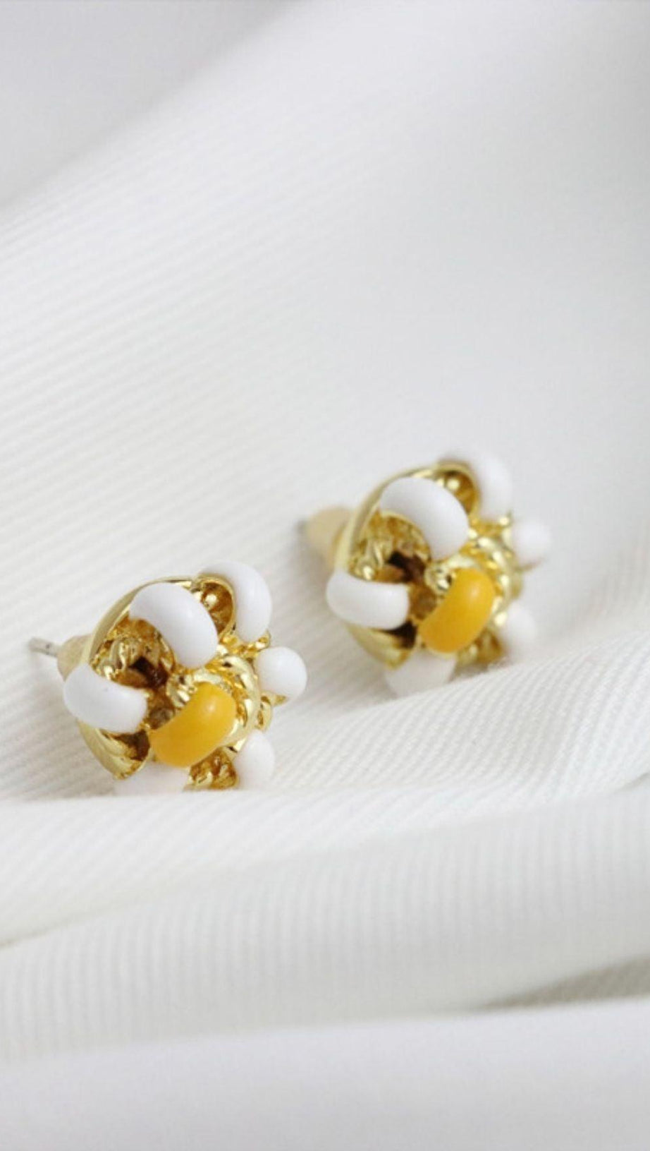 18K GOLD ENAMEL FLOWER EAR STUDS - WHITE
