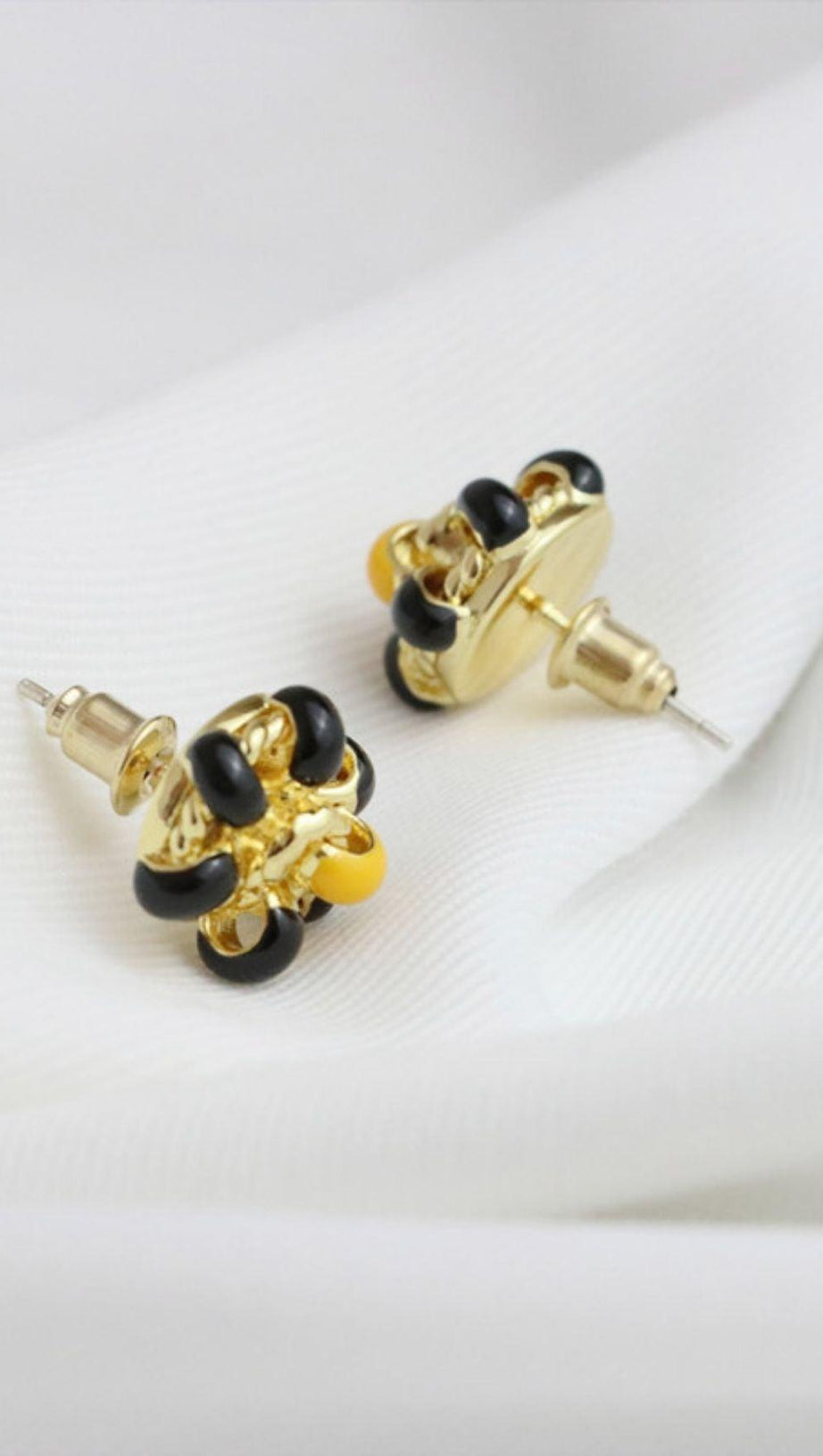 18K GOLD ENAMEL FLOWER EAR STUDS - WHITE