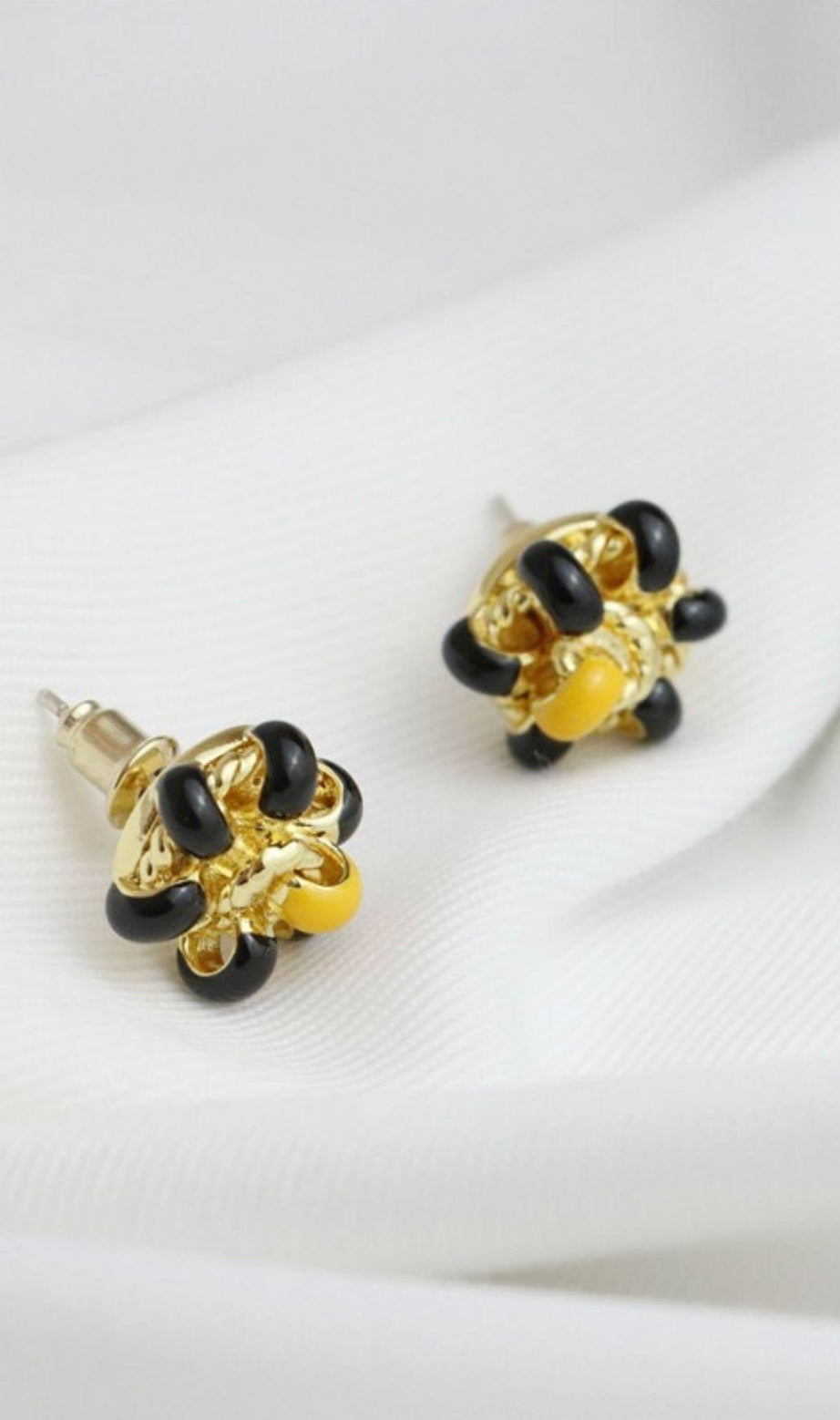 18K GOLD EMAILLE BLUMEN OHRSTECKER - SCHWARZ