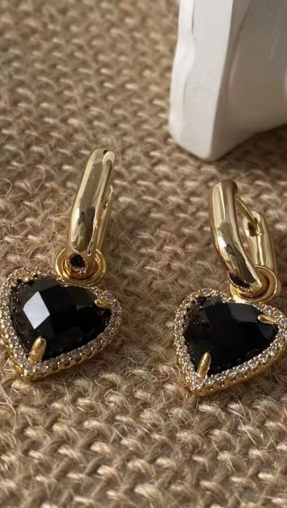 VINTAGE HEART SHAPED EARRINGS