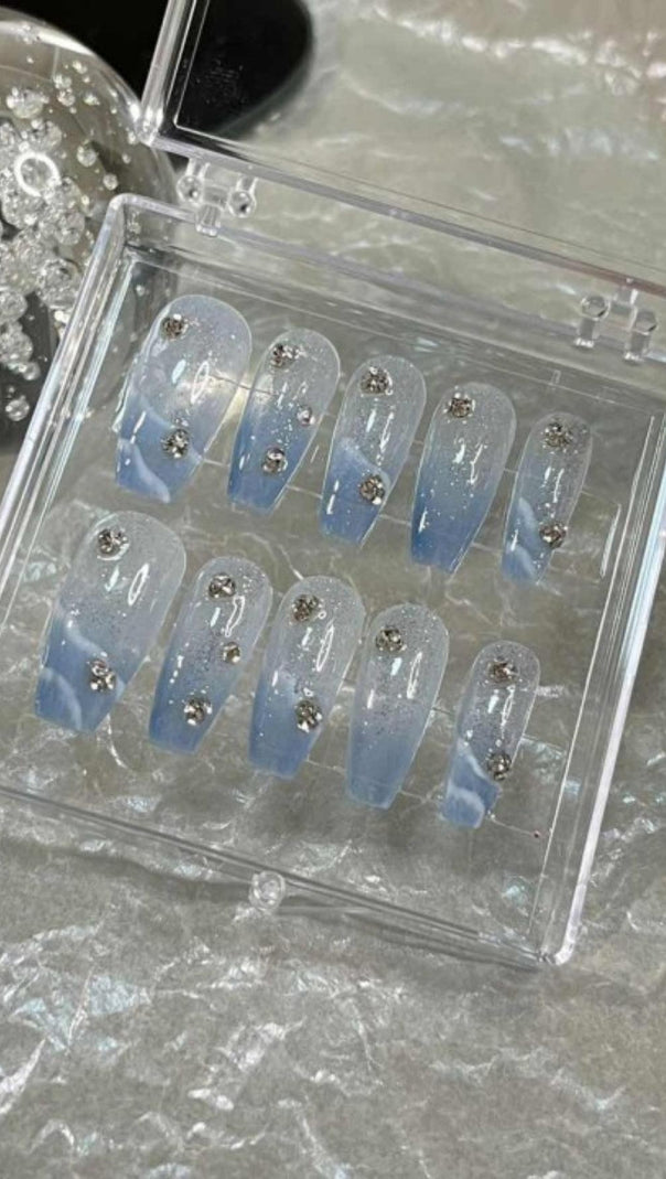 AIIZIE DIAMANTE HANDMADE PRESS ON NAILS - product image