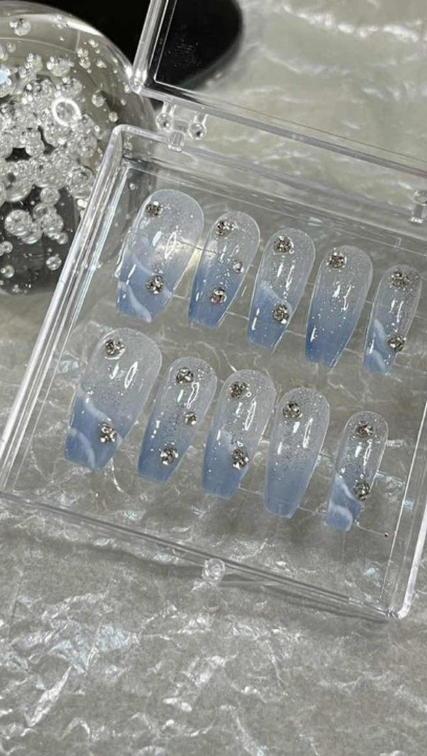 AIIZIE DIAMANTE HANDMADE PRESS ON NAILS - product image