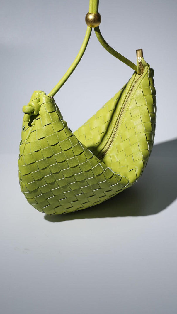 AIIZIE MIDGE WOVEN DRAWSTRING BAG IN GREEN - product image