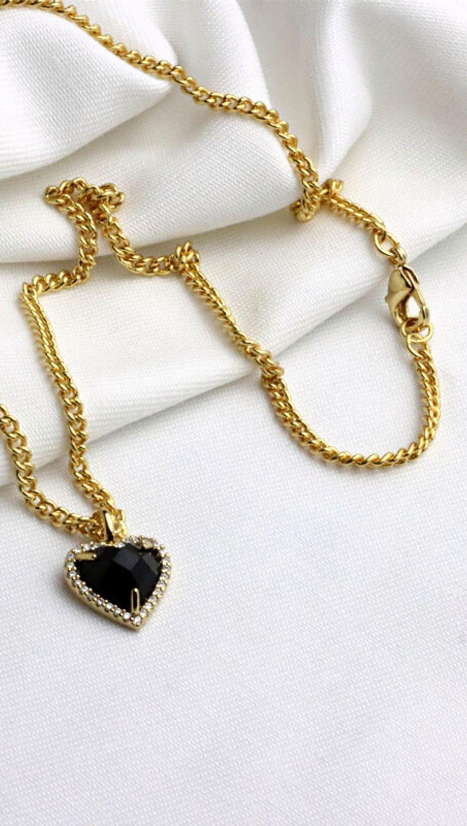 18K GOLD HEART SHAPED NECKLACE