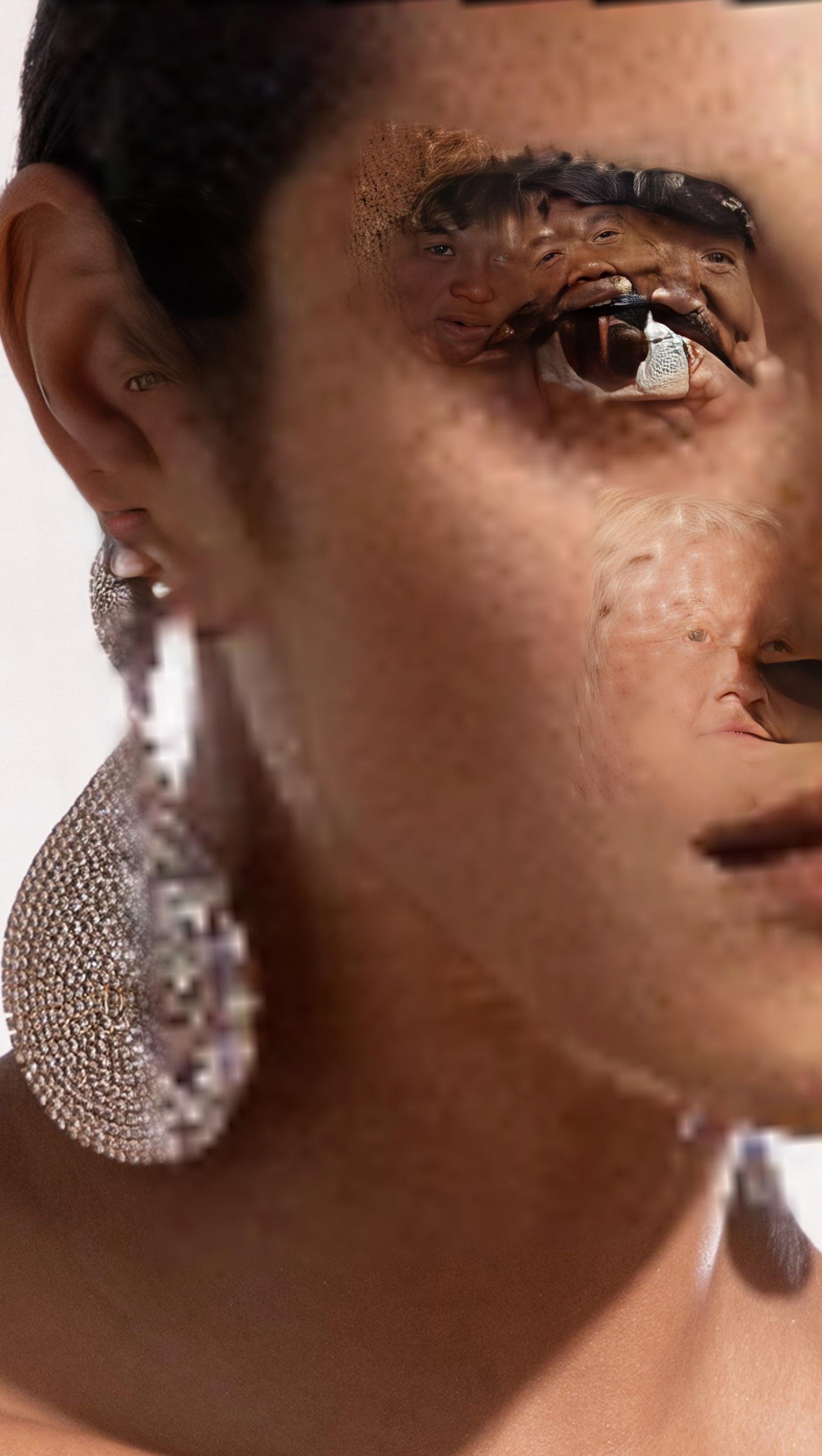 GOLDENE STATEMENT-TROPFENOHRRINGE MIT DIAMANTEN