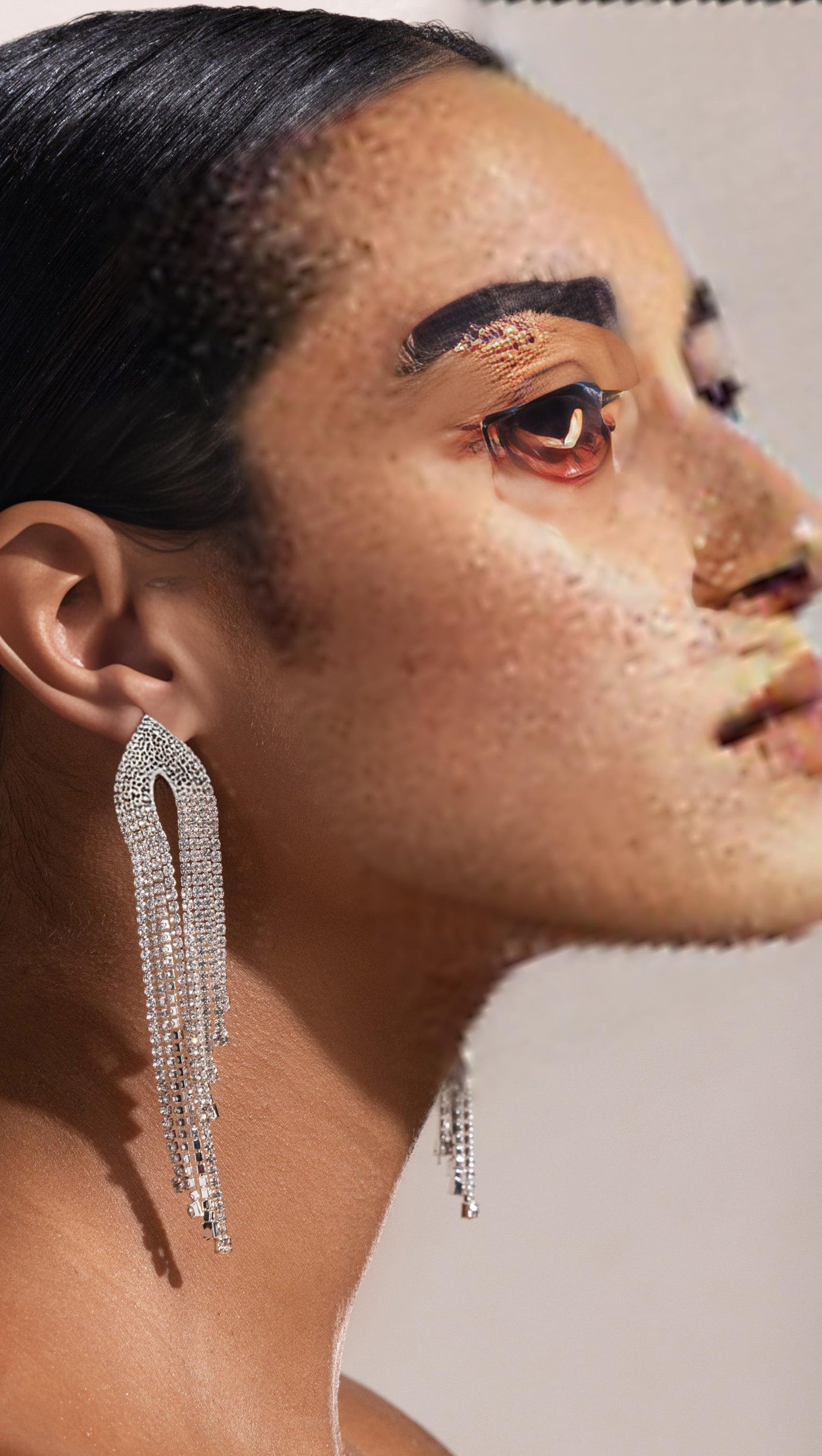 SILBERNE OHRRINGE MIT QUASTEN UND DIAMANTEN